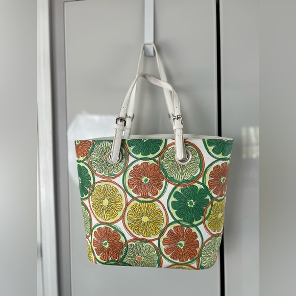 Nwt Charming Charlie Citrus Splash White Vegan Leather Tote With silver Accent - Picture 2 of 16